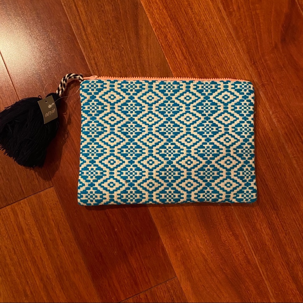 Aerie pouch NWT